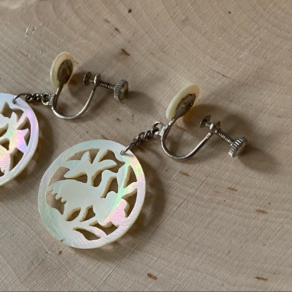 VTG- Carved MOP Bird of Paradise, Dangle & Drop Screw Backs- Carded - Picture 7 of 7